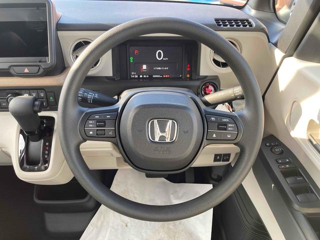 N-BOX ベースグレード 届出済未使用車 バックカメラ 両側スライド・片側電動 オートクルーズコントロール レーンアシスト スマートキー アイドリングストップ 電動格納ミラー シートヒーター CVT ESC チップアップシート(7枚目)