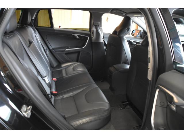Ｖ６０ Ｔ４　ＳＥ　車検令和９年２月１９日　スマキー２　Ｐスタ　後期型　クルコン　黒本革シート　１オーナー　記録簿　Ｂｌｕｅｔｏｏｔｈ接続　フルセグＥＴＣＢカメラ　ドラレコ（13枚目）