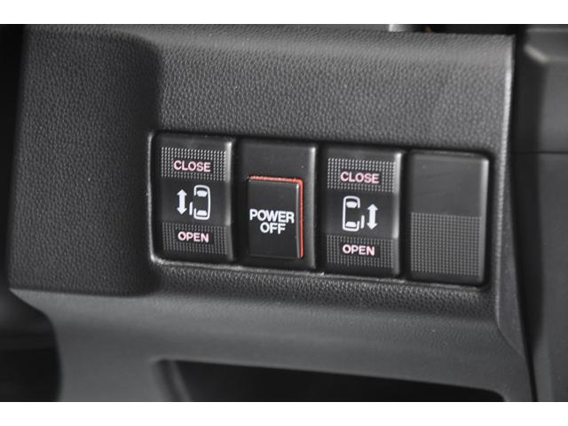 プレマシー ２０Ｓ　車検令和８年７月２６日　スマキー２　ＥＴＣ　両側パワースライドドア　タイヤ８分山　革巻きハンドル　オートワイパー　ステアリングコントロールスイッチ（4枚目）