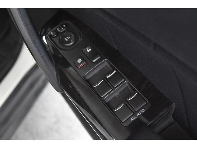 エリシオン ＧエアロＨＤＤナビスペシャルパッケージ　車検整備付き　キーレス２　ＥＴＣ　フォグ　中期型　タイミングチェーン　電格ミラー　オートエアコン　両パワスラ　Ｂカメラ　純正１７ＡＷ７分山（42枚目）