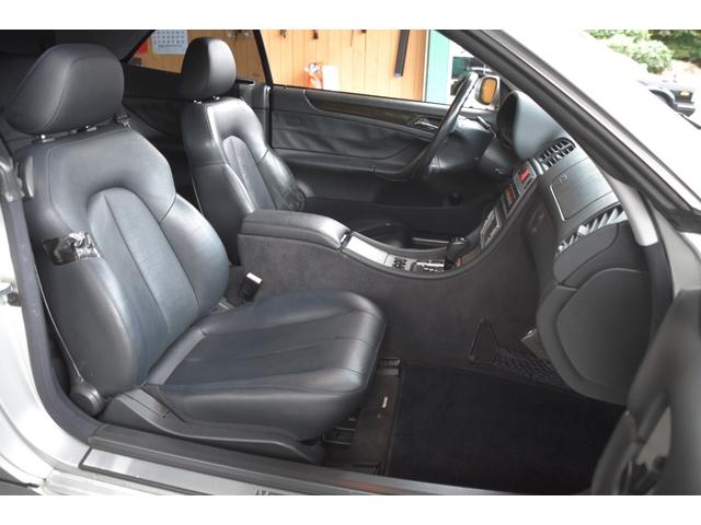ＣＬＫ ＣＬＫ３２０カブリオレ　アバンギャルド　車検令和９年１月３０日　キーレス２　ＥＴＣ　走行６２０００キロ　マニュアルモード　クルーズコントロール　黒本革電動シート　シートヒーター　ＡＡＣ　タイミングチェーン（11枚目）