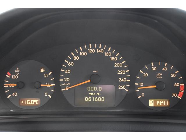 ＣＬＫ ＣＬＫ３２０カブリオレ　アバンギャルド　車検令和９年１月３０日　キーレス２　ＥＴＣ　走行６２０００キロ　マニュアルモード　クルーズコントロール　黒本革電動シート　シートヒーター　ＡＡＣ　タイミングチェーン（19枚目）
