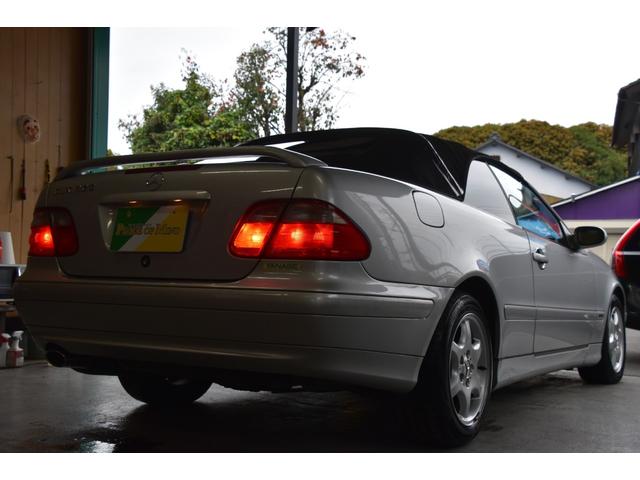 ＣＬＫ ＣＬＫ３２０カブリオレ　アバンギャルド　車検令和９年１月３０日　キーレス２　ＥＴＣ　走行６２０００キロ　マニュアルモード　クルーズコントロール　黒本革電動シート　シートヒーター　ＡＡＣ　タイミングチェーン（24枚目）