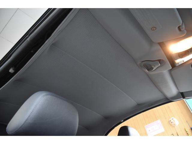 ＣＬＫ ＣＬＫ３２０カブリオレ　アバンギャルド　車検令和９年１月３０日　キーレス２　ＥＴＣ　走行６２０００キロ　マニュアルモード　クルーズコントロール　黒本革電動シート　シートヒーター　ＡＡＣ　タイミングチェーン（28枚目）