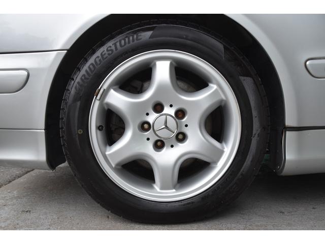 ＣＬＫ ＣＬＫ３２０カブリオレ　アバンギャルド　車検令和９年１月３０日　キーレス２　ＥＴＣ　走行６２０００キロ　マニュアルモード　クルーズコントロール　黒本革電動シート　シートヒーター　ＡＡＣ　タイミングチェーン（29枚目）