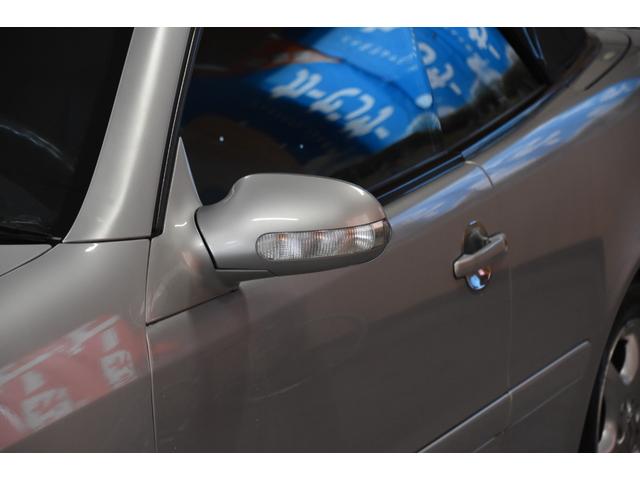 ＣＬＫ ＣＬＫ３２０カブリオレ　アバンギャルド　車検令和９年１月３０日　キーレス２　ＥＴＣ　走行６２０００キロ　マニュアルモード　クルーズコントロール　黒本革電動シート　シートヒーター　ＡＡＣ　タイミングチェーン（33枚目）