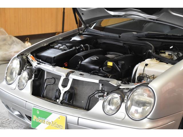 ＣＬＫ ＣＬＫ３２０カブリオレ　アバンギャルド　車検令和９年１月３０日　キーレス２　ＥＴＣ　走行６２０００キロ　マニュアルモード　クルーズコントロール　黒本革電動シート　シートヒーター　ＡＡＣ　タイミングチェーン（35枚目）