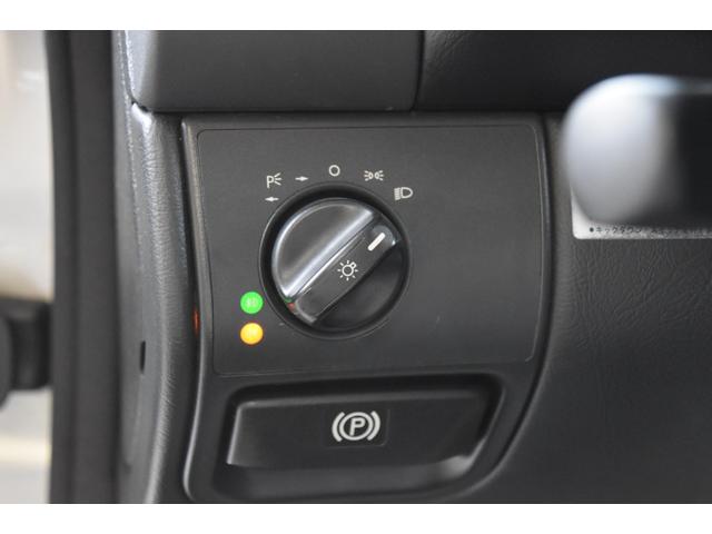 ＣＬＫ ＣＬＫ３２０カブリオレ　アバンギャルド　車検令和９年１月３０日　キーレス２　ＥＴＣ　走行６２０００キロ　マニュアルモード　クルーズコントロール　黒本革電動シート　シートヒーター　ＡＡＣ　タイミングチェーン（44枚目）