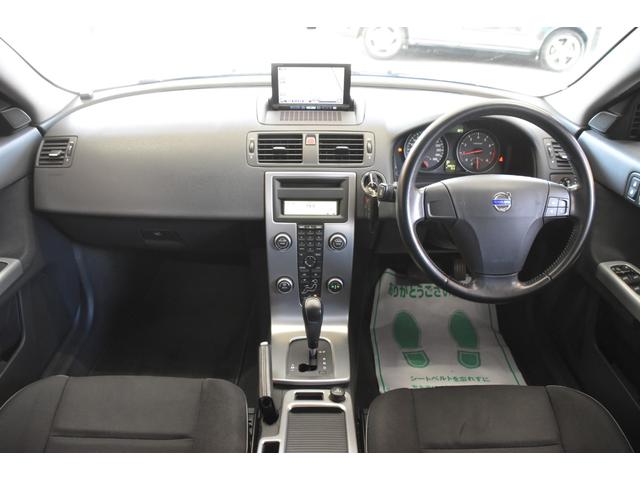 V50 2.0eアクティブ 車検整備付き HID キーレス2 ETC タイミングチェーン ドラレコ 純ナビ Bカメラ 革巻きハンドル オートエアコン 電格ミラー Rフォグ(8枚目)