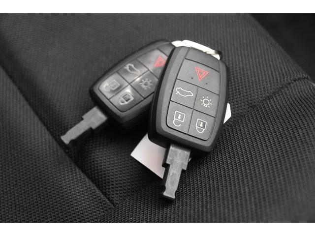 V50 2.0eアクティブ 車検整備付き HID キーレス2 ETC タイミングチェーン ドラレコ 純ナビ Bカメラ 革巻きハンドル オートエアコン 電格ミラー Rフォグ(18枚目)