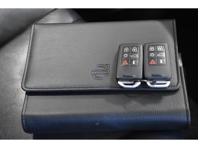 V40 T4 SE 車検令和8年8月27日 キーレス2 ETC 1オーナー ターボ 記録簿 黒本革シート 走行65000キロ クルコン Pスタート 革巻きハンドル(18枚目)
