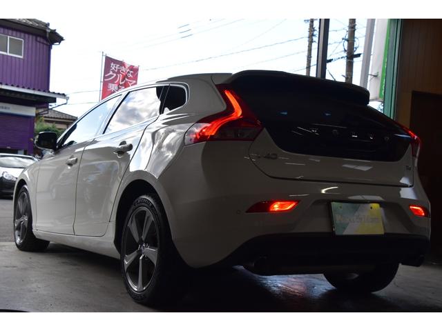 V40 T4 SE 車検令和8年8月27日 キーレス2 ETC 1オーナー ターボ 記録簿 黒本革シート 走行65000キロ クルコン Pスタート 革巻きハンドル(23枚目)