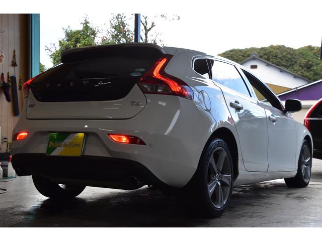 V40 T4 SE 車検令和8年8月27日 キーレス2 ETC 1オーナー ターボ 記録簿 黒本革シート 走行65000キロ クルコン Pスタート 革巻きハンドル(24枚目)