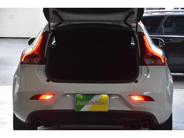 V40 T4 SE 車検令和8年8月27日 キーレス2 ETC 1オーナー ターボ 記録簿 黒本革シート 走行65000キロ クルコン Pスタート 革巻きハンドル(26枚目)