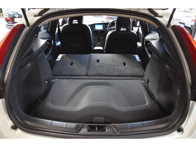 V40 T4 SE 車検令和8年8月27日 キーレス2 ETC 1オーナー ターボ 記録簿 黒本革シート 走行65000キロ クルコン Pスタート 革巻きハンドル(27枚目)