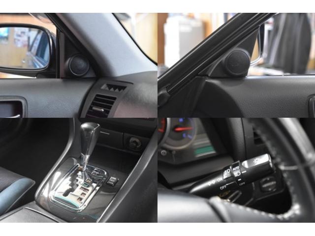 マークIIブリット ２．５ｉＲ－Ｓ　Ｆｏｕｒ　車検整備付き　４ＷＤ　ＨＩＤ　キーレス　記録簿　電格ミラー　ミラーヒーター　革巻きハンドル　ートエアコン　ツイーター　純正オーディオ（3枚目）