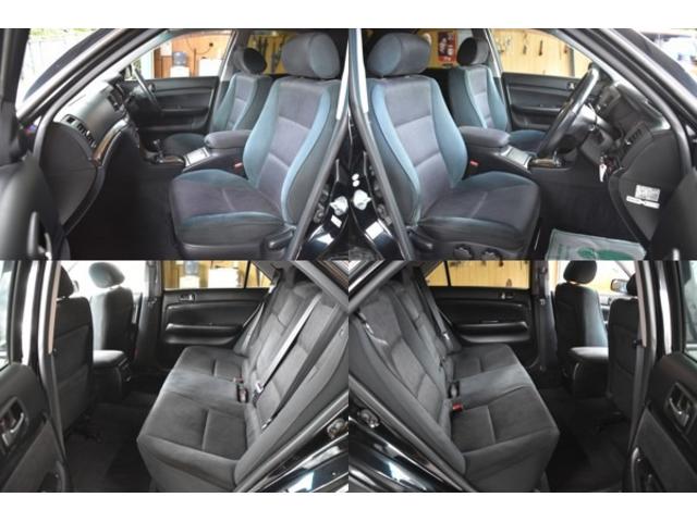 マークIIブリット ２．５ｉＲ－Ｓ　Ｆｏｕｒ　車検整備付き　４ＷＤ　ＨＩＤ　キーレス　記録簿　電格ミラー　ミラーヒーター　革巻きハンドル　ートエアコン　ツイーター　純正オーディオ（4枚目）