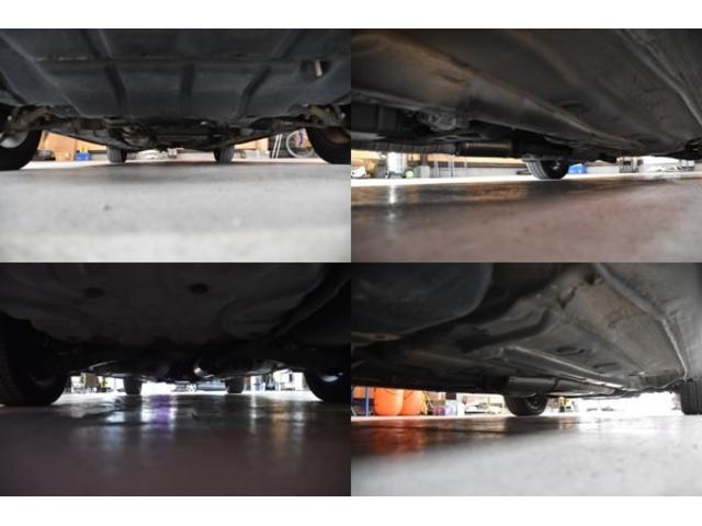 マークIIブリット ２．５ｉＲ－Ｓ　Ｆｏｕｒ　車検整備付き　４ＷＤ　ＨＩＤ　キーレス　記録簿　電格ミラー　ミラーヒーター　革巻きハンドル　ートエアコン　ツイーター　純正オーディオ（7枚目）