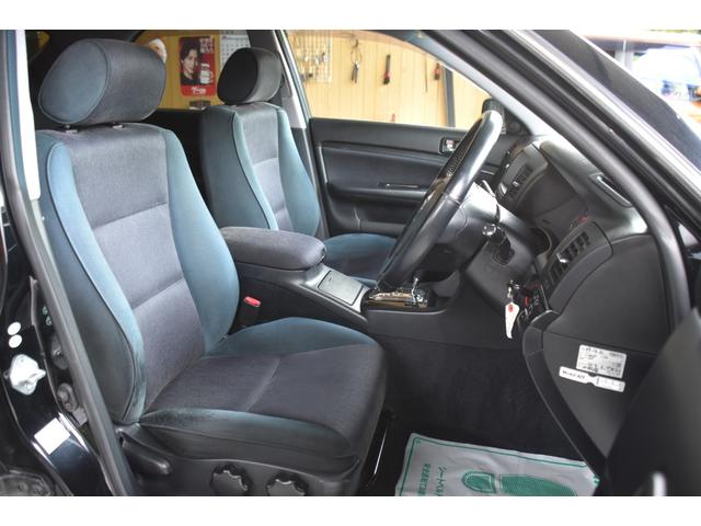 マークIIブリット ２．５ｉＲ－Ｓ　Ｆｏｕｒ　車検整備付き　４ＷＤ　ＨＩＤ　キーレス　記録簿　電格ミラー　ミラーヒーター　革巻きハンドル　ートエアコン　ツイーター　純正オーディオ（11枚目）