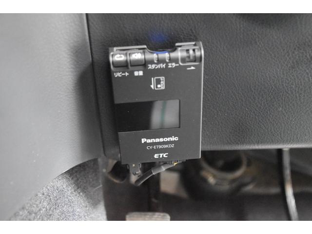 マークIIブリット ２．５ｉＲ－Ｓ　Ｆｏｕｒ　車検整備付き　４ＷＤ　ＨＩＤ　キーレス　記録簿　電格ミラー　ミラーヒーター　革巻きハンドル　ートエアコン　ツイーター　純正オーディオ（15枚目）