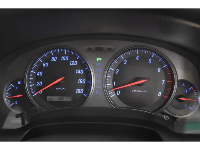 マークIIブリット ２．５ｉＲ－Ｓ　Ｆｏｕｒ　車検整備付き　４ＷＤ　ＨＩＤ　キーレス　記録簿　電格ミラー　ミラーヒーター　革巻きハンドル　ートエアコン　ツイーター　純正オーディオ（19枚目）