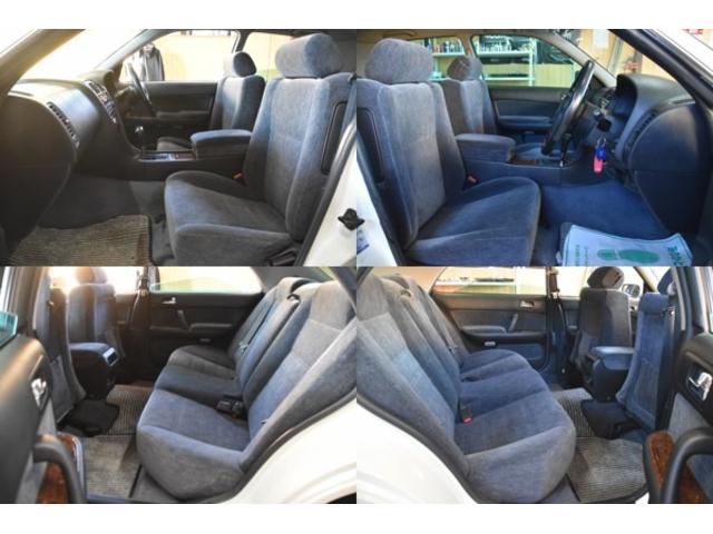 グロリア グランツーリスモＳ　車検令和９年７月２３日　キーレス　ＥＴＣ　後期型　フォグＨＩＤ　社外マフラー　車高調　社外１８ＡＷ　フルスモーク　ウッドコンビハンドル　ＵＳＢ（4枚目）