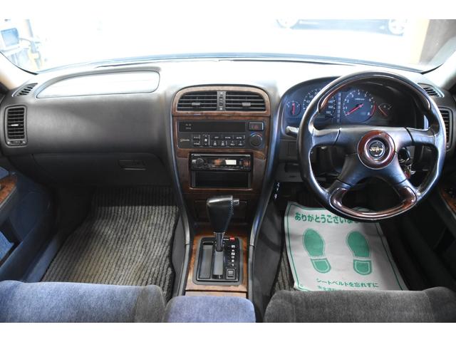 グロリア グランツーリスモＳ　車検令和９年７月２３日　キーレス　ＥＴＣ　後期型　フォグＨＩＤ　社外マフラー　車高調　社外１８ＡＷ　フルスモーク　ウッドコンビハンドル　ＵＳＢ（8枚目）