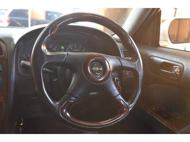 グロリア グランツーリスモＳ　車検令和９年７月２３日　キーレス　ＥＴＣ　後期型　フォグＨＩＤ　社外マフラー　車高調　社外１８ＡＷ　フルスモーク　ウッドコンビハンドル　ＵＳＢ（9枚目）