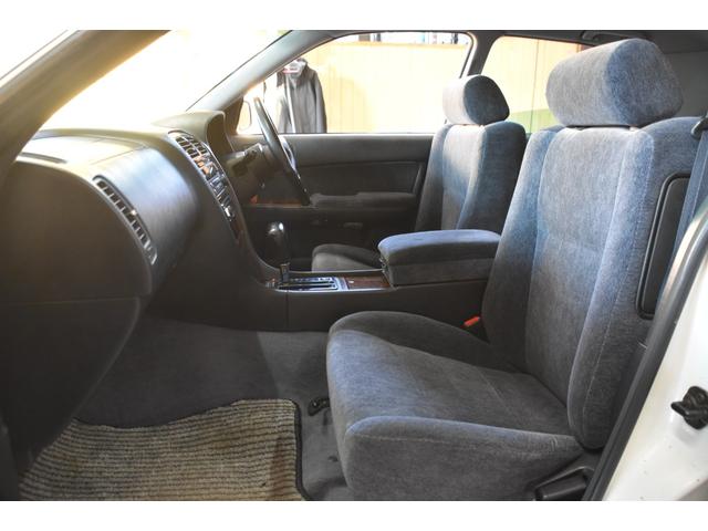 グロリア グランツーリスモＳ　車検令和９年７月２３日　キーレス　ＥＴＣ　後期型　フォグＨＩＤ　社外マフラー　車高調　社外１８ＡＷ　フルスモーク　ウッドコンビハンドル　ＵＳＢ（10枚目）