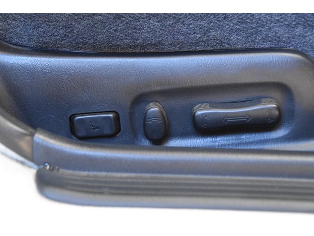 グロリア グランツーリスモＳ　車検令和９年７月２３日　キーレス　ＥＴＣ　後期型　フォグＨＩＤ　社外マフラー　車高調　社外１８ＡＷ　フルスモーク　ウッドコンビハンドル　ＵＳＢ（12枚目）