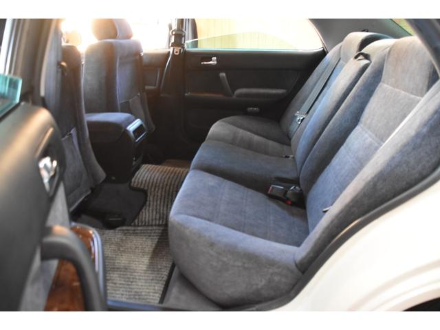 グロリア グランツーリスモＳ　車検令和９年７月２３日　キーレス　ＥＴＣ　後期型　フォグＨＩＤ　社外マフラー　車高調　社外１８ＡＷ　フルスモーク　ウッドコンビハンドル　ＵＳＢ（13枚目）