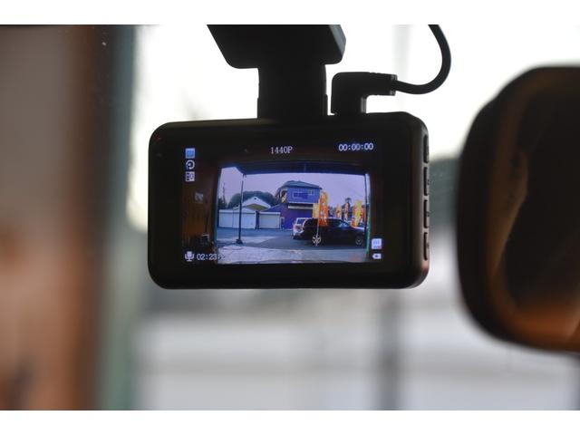 グロリア グランツーリスモＳ　車検令和９年７月２３日　キーレス　ＥＴＣ　後期型　フォグＨＩＤ　社外マフラー　車高調　社外１８ＡＷ　フルスモーク　ウッドコンビハンドル　ＵＳＢ（17枚目）