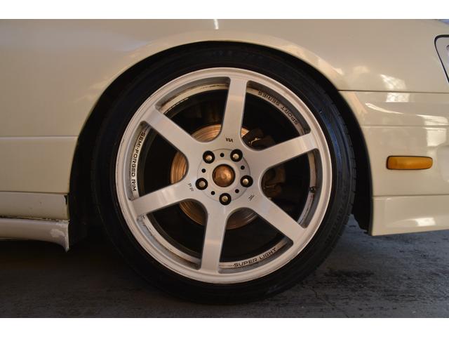 グロリア グランツーリスモＳ　車検令和９年７月２３日　キーレス　ＥＴＣ　後期型　フォグＨＩＤ　社外マフラー　車高調　社外１８ＡＷ　フルスモーク　ウッドコンビハンドル　ＵＳＢ（29枚目）