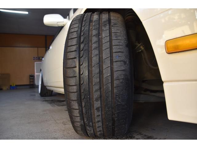 グロリア グランツーリスモＳ　車検令和９年７月２３日　キーレス　ＥＴＣ　後期型　フォグＨＩＤ　社外マフラー　車高調　社外１８ＡＷ　フルスモーク　ウッドコンビハンドル　ＵＳＢ（31枚目）