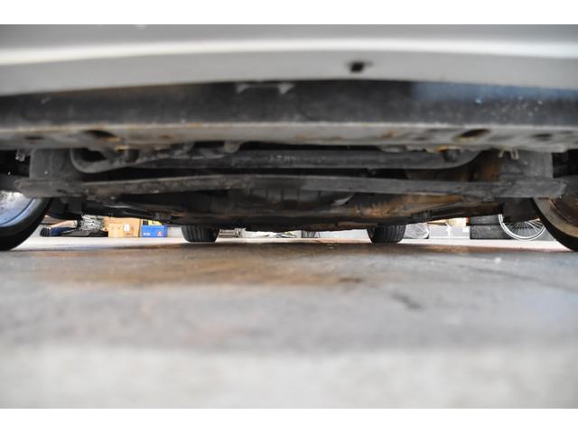 グロリア グランツーリスモＳ　車検令和９年７月２３日　キーレス　ＥＴＣ　後期型　フォグＨＩＤ　社外マフラー　車高調　社外１８ＡＷ　フルスモーク　ウッドコンビハンドル　ＵＳＢ（36枚目）