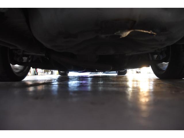 グロリア グランツーリスモＳ　車検令和９年７月２３日　キーレス　ＥＴＣ　後期型　フォグＨＩＤ　社外マフラー　車高調　社外１８ＡＷ　フルスモーク　ウッドコンビハンドル　ＵＳＢ（38枚目）