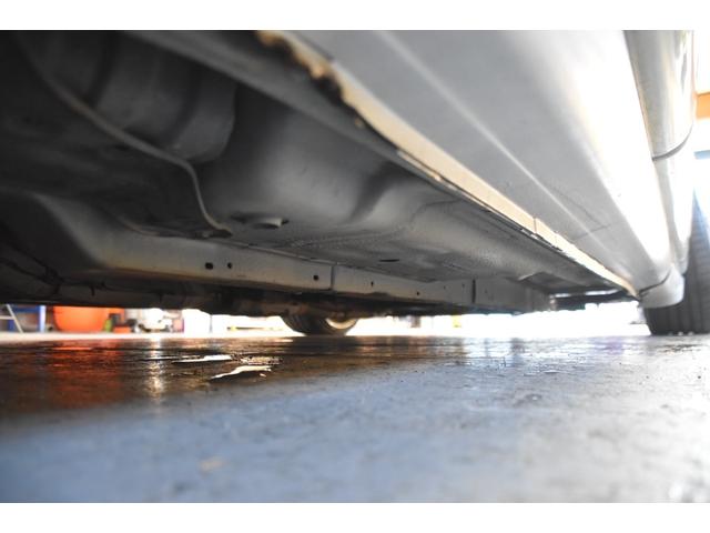 グロリア グランツーリスモＳ　車検令和９年７月２３日　キーレス　ＥＴＣ　後期型　フォグＨＩＤ　社外マフラー　車高調　社外１８ＡＷ　フルスモーク　ウッドコンビハンドル　ＵＳＢ（39枚目）