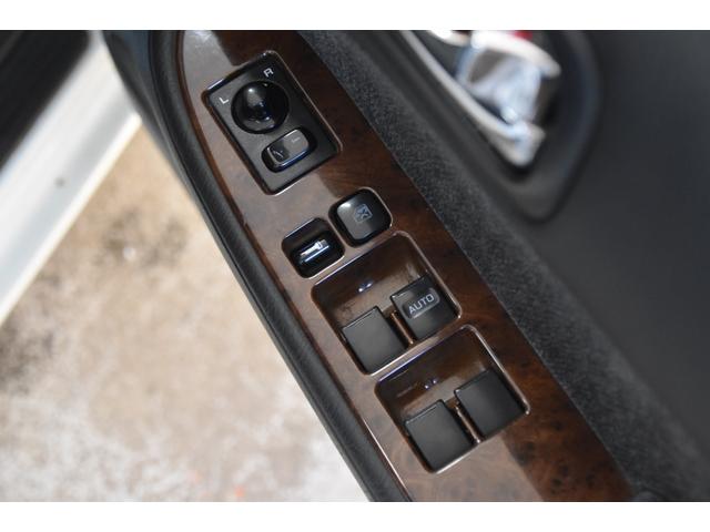 グロリア グランツーリスモＳ　車検令和９年７月２３日　キーレス　ＥＴＣ　後期型　フォグＨＩＤ　社外マフラー　車高調　社外１８ＡＷ　フルスモーク　ウッドコンビハンドル　ＵＳＢ（40枚目）