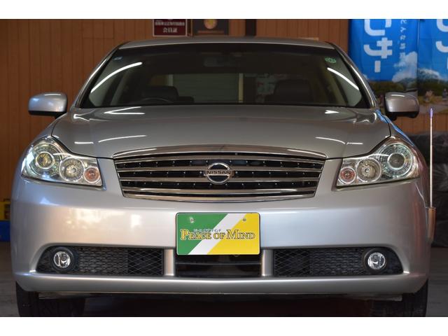 フーガ ４５０ＧＴ　車検整備付き　ＨＩＤ　スマキー２　ＥＴＣ　４５００ｃｃ　黒本革シート　純正１８ＡＷ　純ナビ　サイド　バックカメラ　タイチェン　革巻きハンドル（5枚目）