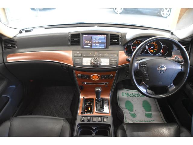 フーガ ４５０ＧＴ　車検整備付き　ＨＩＤ　スマキー２　ＥＴＣ　４５００ｃｃ　黒本革シート　純正１８ＡＷ　純ナビ　サイド　バックカメラ　タイチェン　革巻きハンドル（8枚目）