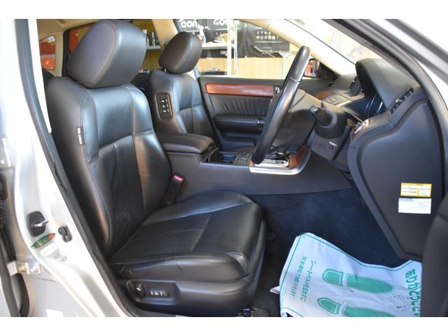 フーガ ４５０ＧＴ　車検整備付き　ＨＩＤ　スマキー２　ＥＴＣ　４５００ｃｃ　黒本革シート　純正１８ＡＷ　純ナビ　サイド　バックカメラ　タイチェン　革巻きハンドル（11枚目）