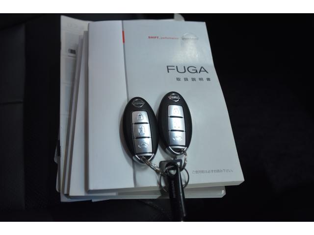フーガ ４５０ＧＴ　車検整備付き　ＨＩＤ　スマキー２　ＥＴＣ　４５００ｃｃ　黒本革シート　純正１８ＡＷ　純ナビ　サイド　バックカメラ　タイチェン　革巻きハンドル（18枚目）