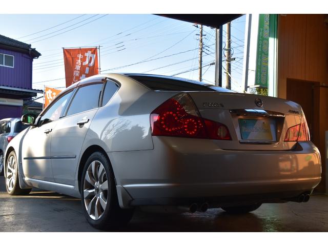 フーガ ４５０ＧＴ　車検整備付き　ＨＩＤ　スマキー２　ＥＴＣ　４５００ｃｃ　黒本革シート　純正１８ＡＷ　純ナビ　サイド　バックカメラ　タイチェン　革巻きハンドル（23枚目）