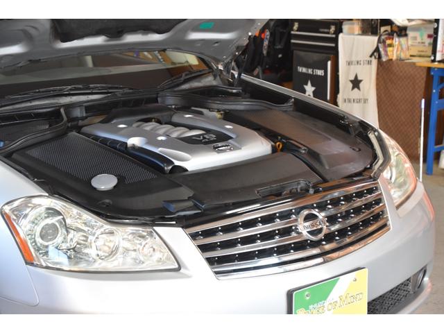 フーガ ４５０ＧＴ　車検整備付き　ＨＩＤ　スマキー２　ＥＴＣ　４５００ｃｃ　黒本革シート　純正１８ＡＷ　純ナビ　サイド　バックカメラ　タイチェン　革巻きハンドル（37枚目）