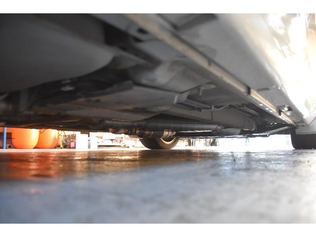 フーガ ４５０ＧＴ　車検整備付き　ＨＩＤ　スマキー２　ＥＴＣ　４５００ｃｃ　黒本革シート　純正１８ＡＷ　純ナビ　サイド　バックカメラ　タイチェン　革巻きハンドル（41枚目）