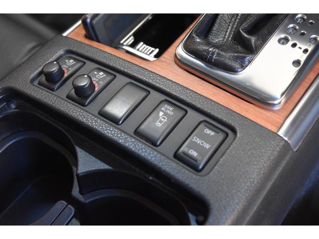 フーガ ４５０ＧＴ　車検整備付き　ＨＩＤ　スマキー２　ＥＴＣ　４５００ｃｃ　黒本革シート　純正１８ＡＷ　純ナビ　サイド　バックカメラ　タイチェン　革巻きハンドル（52枚目）