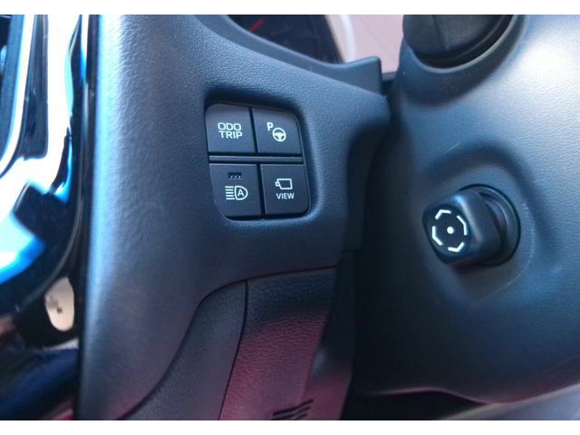 クラウンハイブリッド Ｇ－エグゼクティブ　Ｆｏｕｒ　マイコン制御チルト＆スライド電動ムーンルーフ　パーキングサポートブレーキ（後方歩行者）／リヤカメラディテクション　パノラミックビューモニター＆インテリジェントパーキングアシスト２（巻き込み警報機能付）（12枚目）