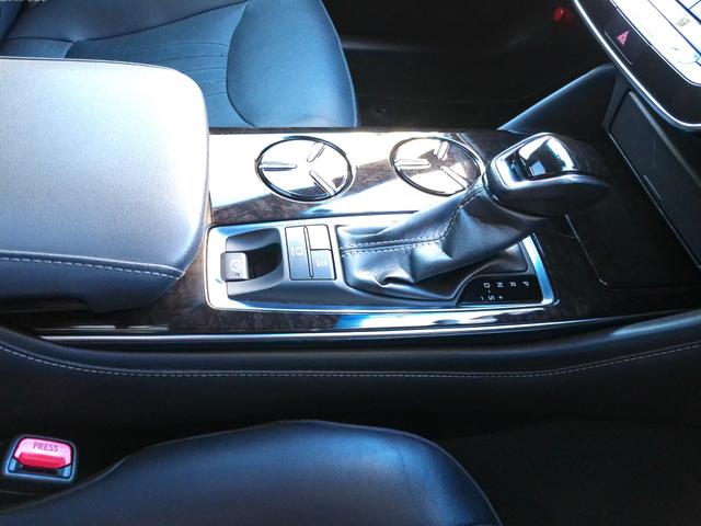 クラウンハイブリッド Ｇ－エグゼクティブ　Ｆｏｕｒ　マイコン制御チルト＆スライド電動ムーンルーフ　パーキングサポートブレーキ（後方歩行者）／リヤカメラディテクション　パノラミックビューモニター＆インテリジェントパーキングアシスト２（巻き込み警報機能付）（14枚目）