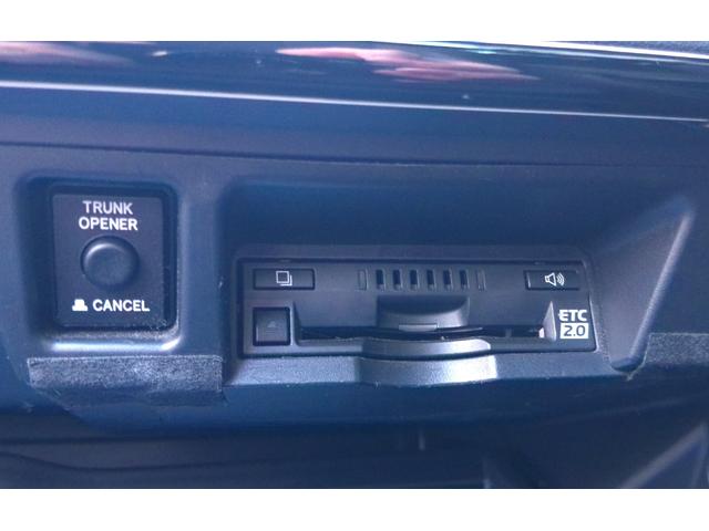 クラウンハイブリッド Ｇ－エグゼクティブ　Ｆｏｕｒ　マイコン制御チルト＆スライド電動ムーンルーフ　パーキングサポートブレーキ（後方歩行者）／リヤカメラディテクション　パノラミックビューモニター＆インテリジェントパーキングアシスト２（巻き込み警報機能付）（16枚目）