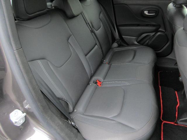 ジープ・レネゲード リミテッド　後期型　本革シート　パワーシート　シートヒーター　純正メモリナビ　フルセグＴＶ　Ｂｌｕｅｔｏｏｔｈ　純正ドライブレコーダー　ＥＴＣ２．０　純正ＬＥＤヘッドライト　オートライト　ステアリングヒーター（21枚目）